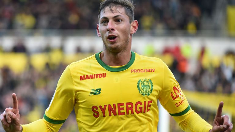 Divulgadas fotos do corpo de Emiliano Sala na morgue e a polícia