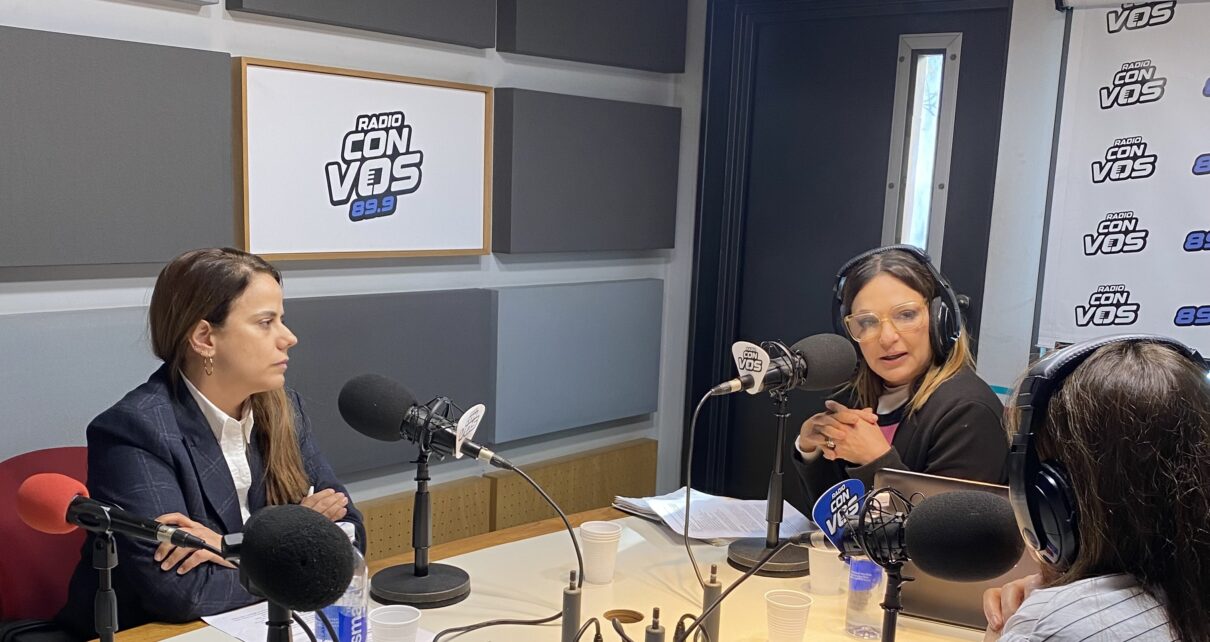 Emilia Sesin junto a Lorena Maciel